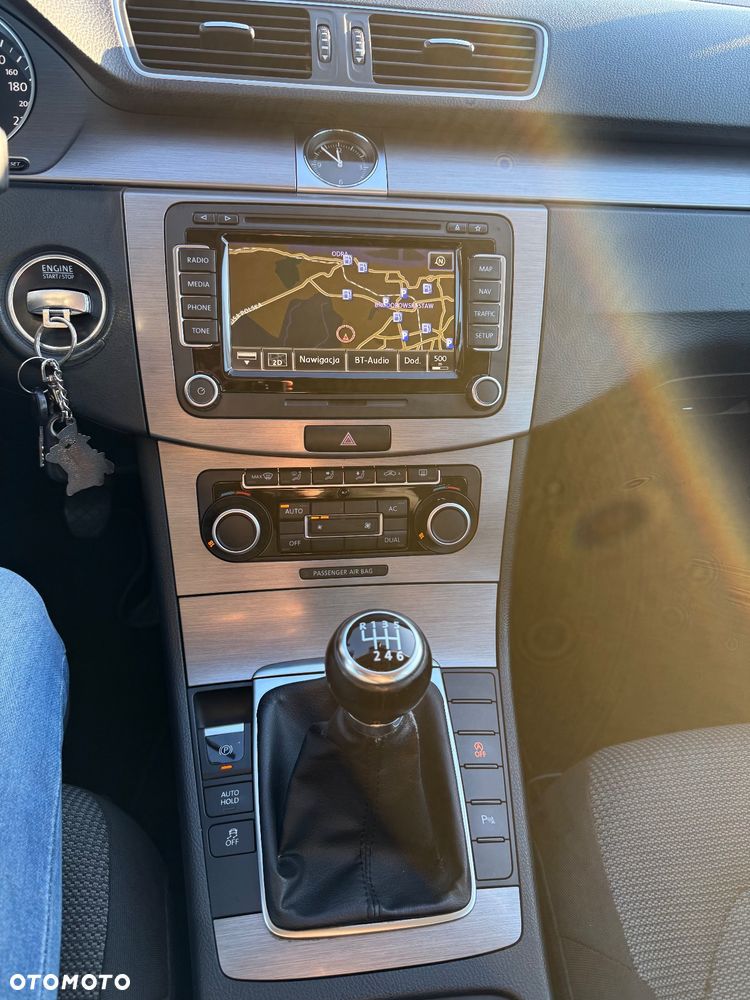 Volkswagen Passat 2.0 TDI BlueMotion Technology Comfortline - 17