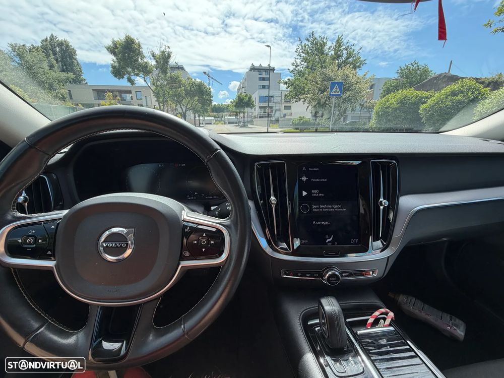 Volvo V60 2.0 T8 AWD TE Momentum Plus - 7