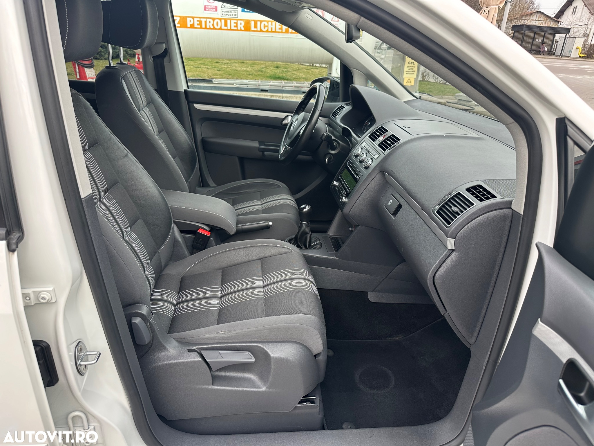 Volkswagen Touran 1.6 TDI DPF BlueMotion Technology MATCH - 8