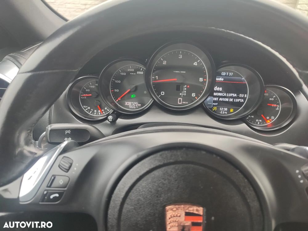 Porsche Cayenne - 8