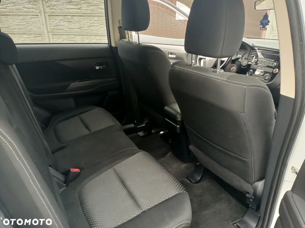 Mitsubishi Outlander - 12