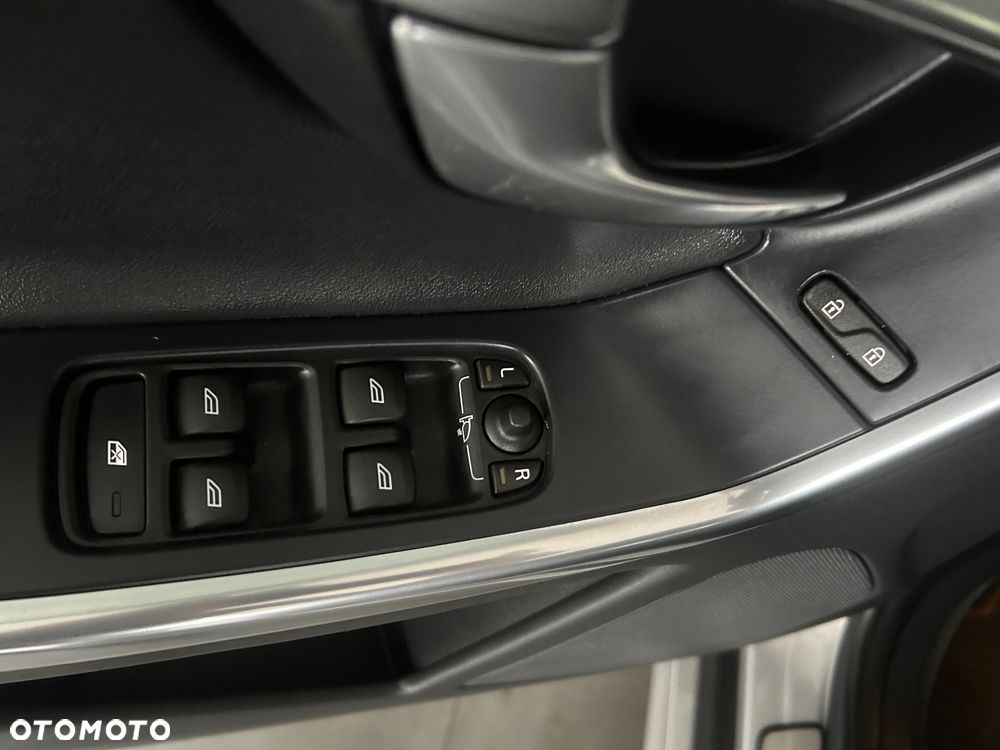 Volvo XC 60 D3 Geartronic Momentum - 18