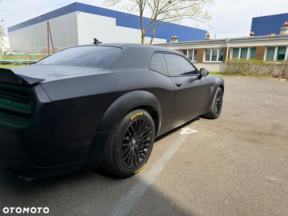 Dodge Challenger - 7