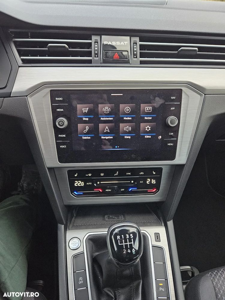 Volkswagen Passat - 11