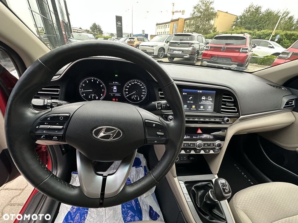 Hyundai Elantra 1.6 Comfort - 12