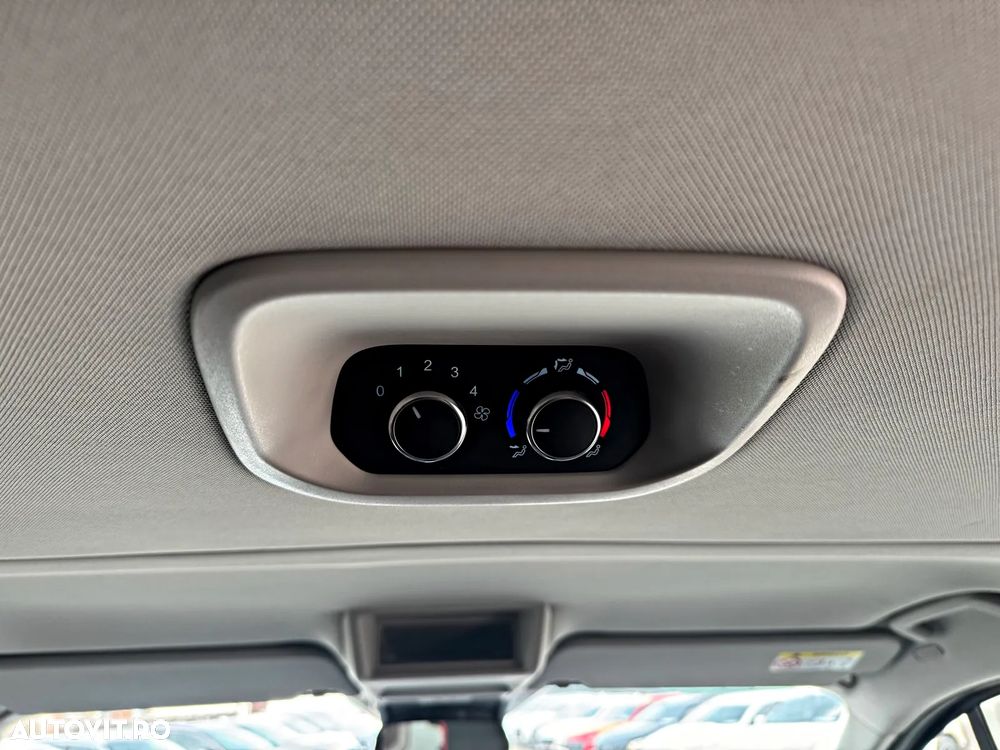 Ford Tourneo Custom 320 L2H1 VA Titanium - 13