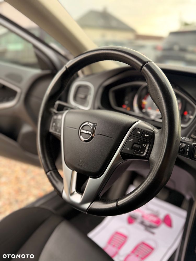Volvo V40 - 25