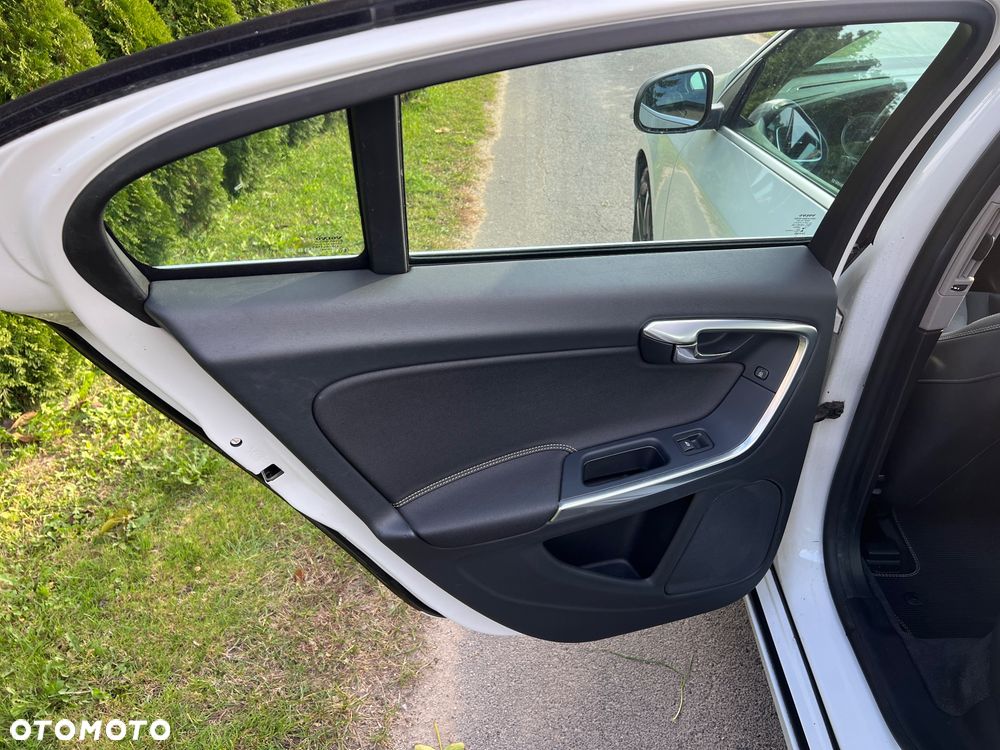Volvo S60 D3 Geartronic RDesign - 21