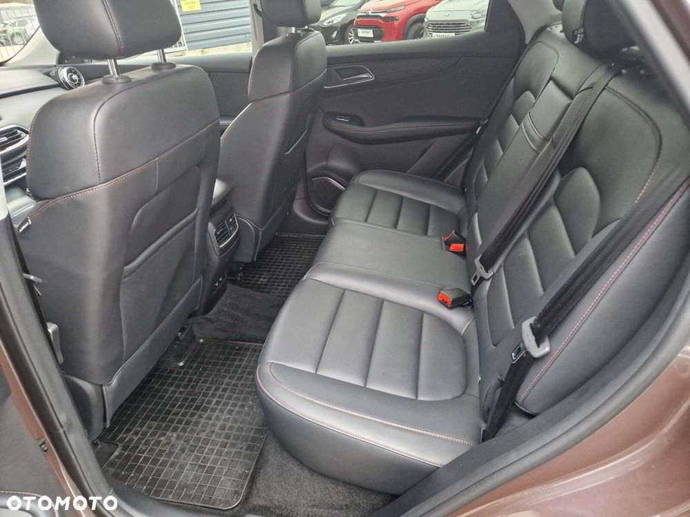 MG HS 1.5 T-GDI Excite DCT - 33