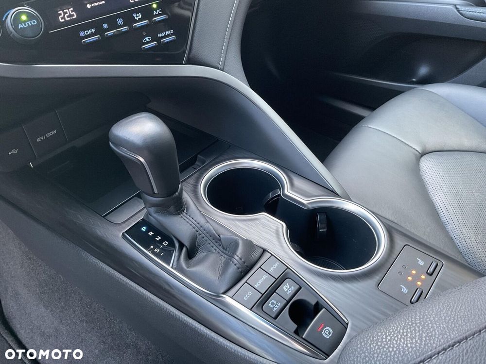 Toyota Camry 2.5 Hybrid Executive CVT - 10