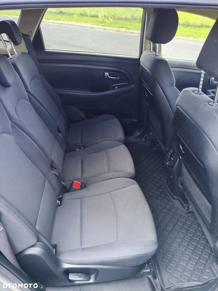 Kia Carens - 17