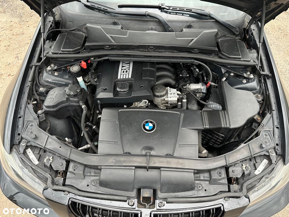 BMW Seria 3 320i - 30