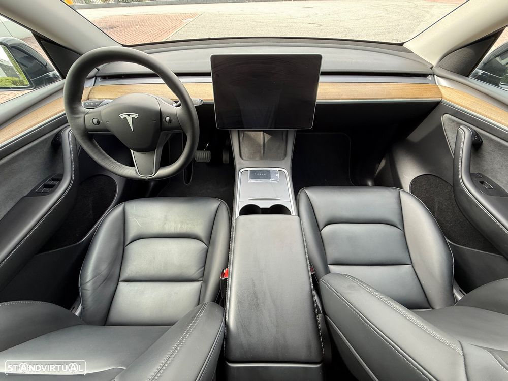 Tesla Model Y - 10