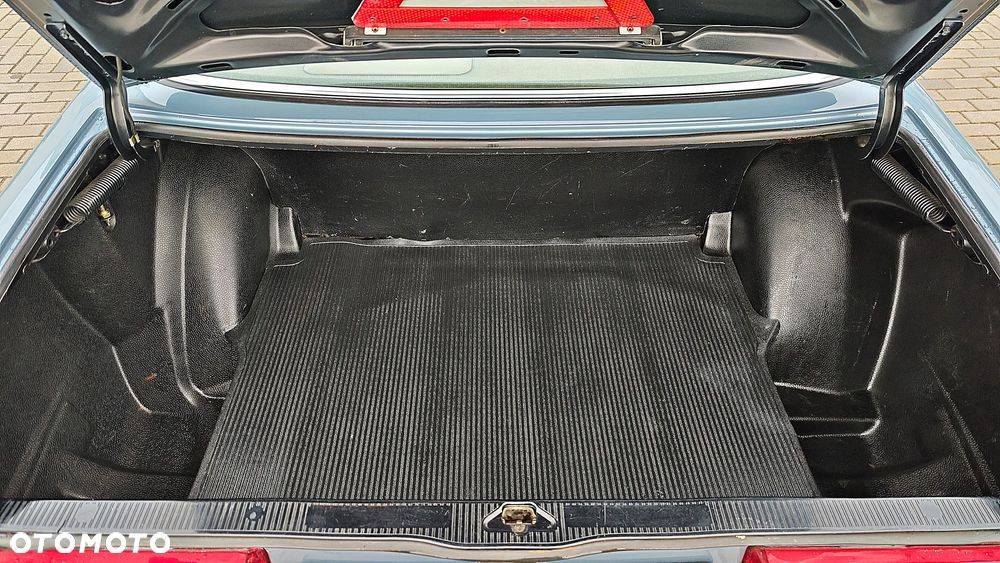 Mercedes-Benz W123 - 36