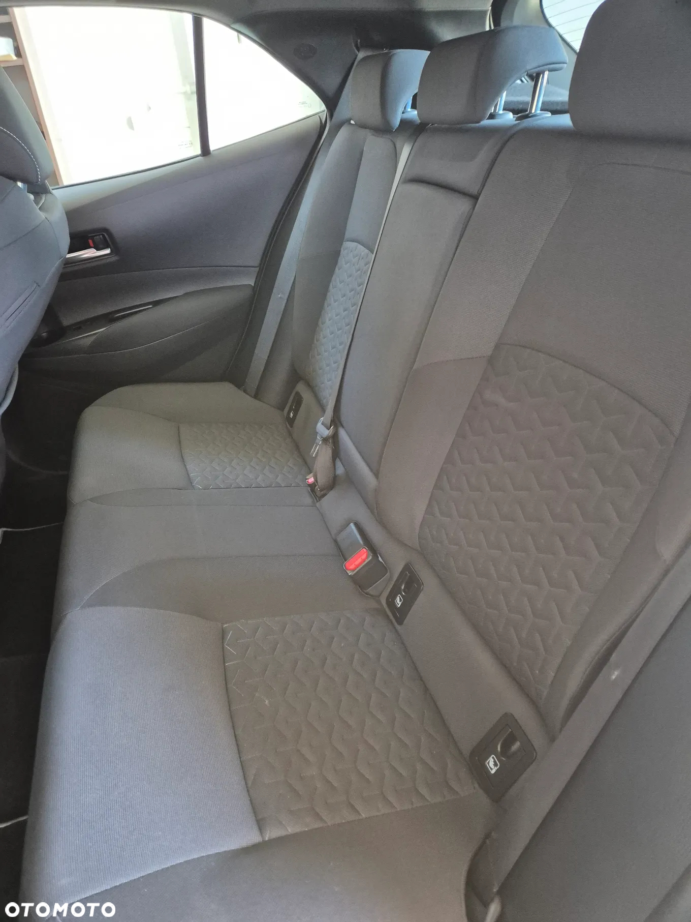 Toyota Corolla ver-1-8-hybrid-style - 16