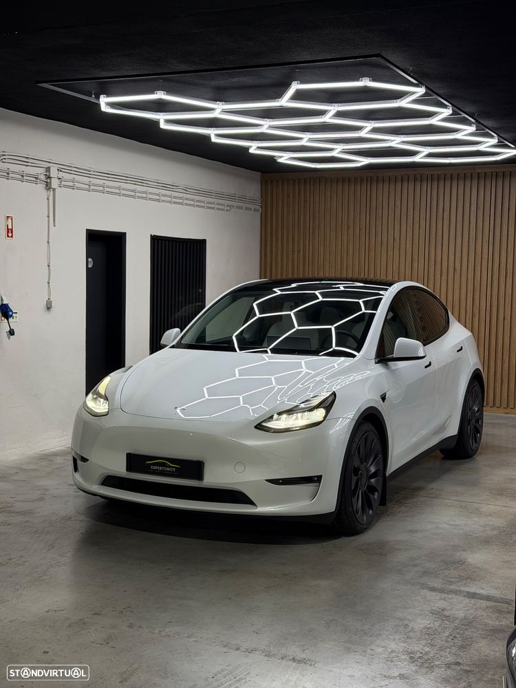 Tesla Model Y Performance Dual Motor AWD - 3