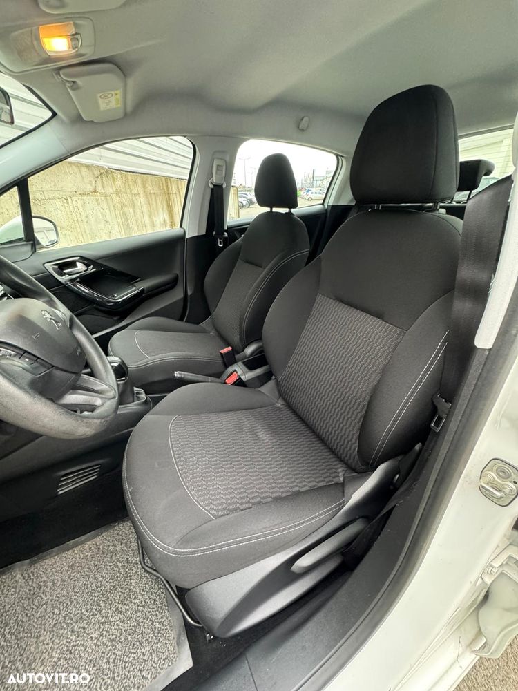 Peugeot 208 1.2 L PureTech STT Active - 14