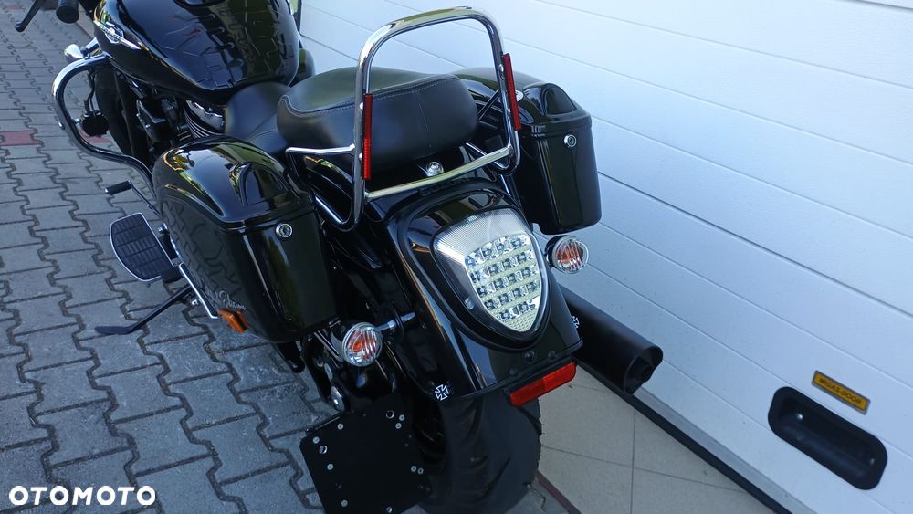 Suzuki Intruder - 28