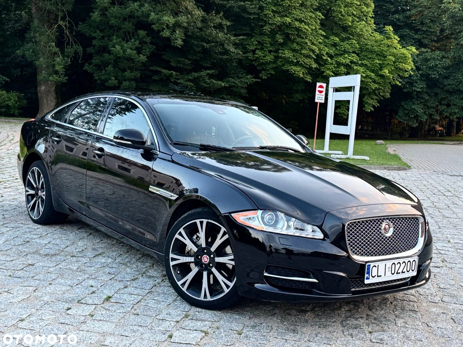 Jaguar XJ 3.0 T AWD LWB Portfolio - 3