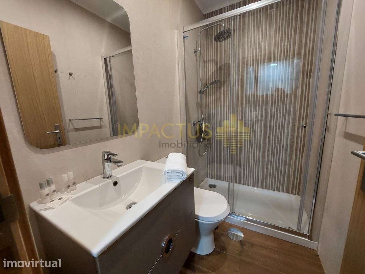 Apartamento T2 mobilado e equipado com terraço no centro - Grande imagem: 3/16