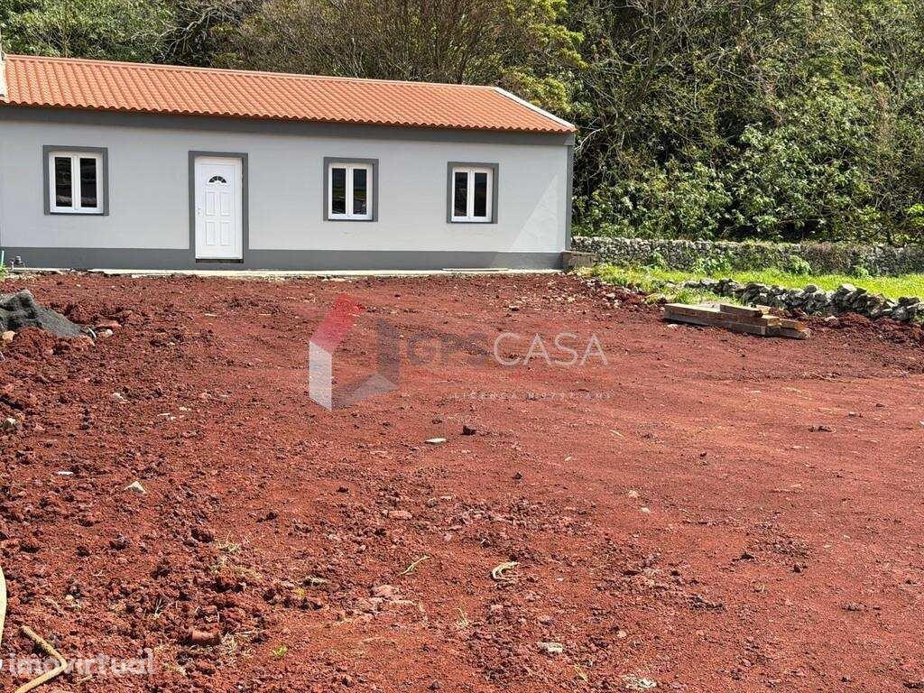Moradia T2 em Santa Cruz com 3 artigos - Oportunidade de investimento! - Grande imagem: 2/8