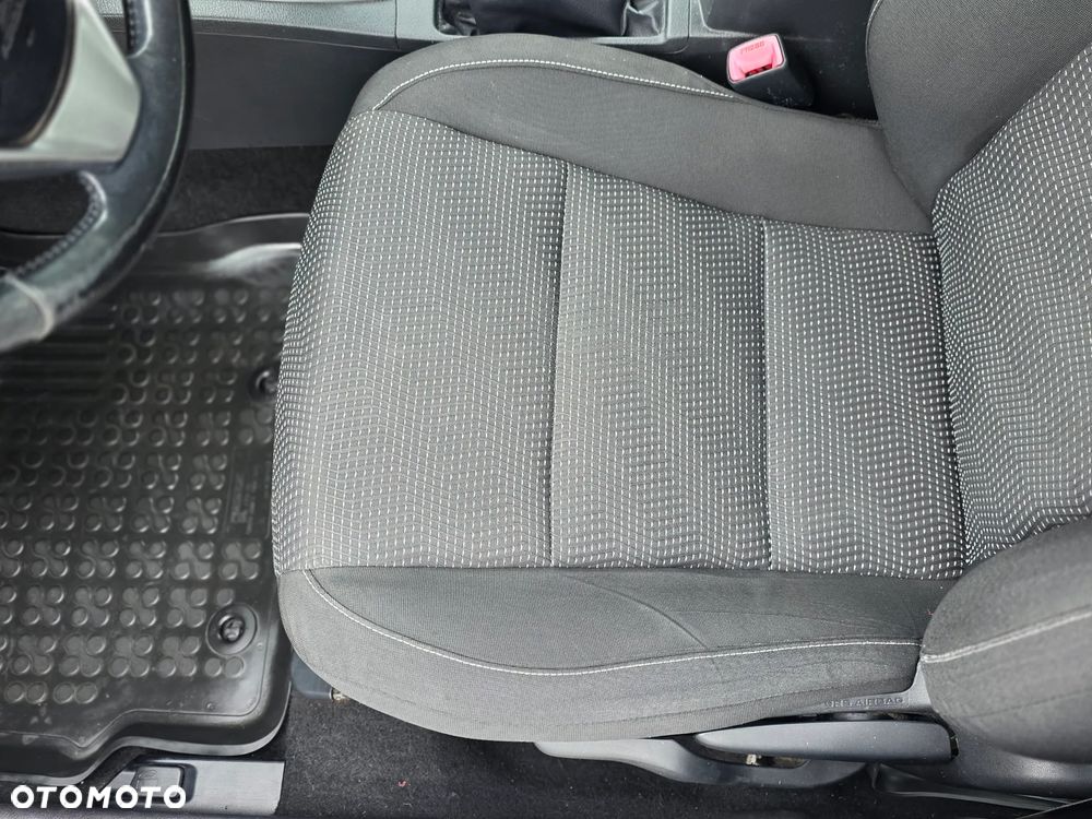 Toyota Auris 2.0 D-4D Prestige - 23