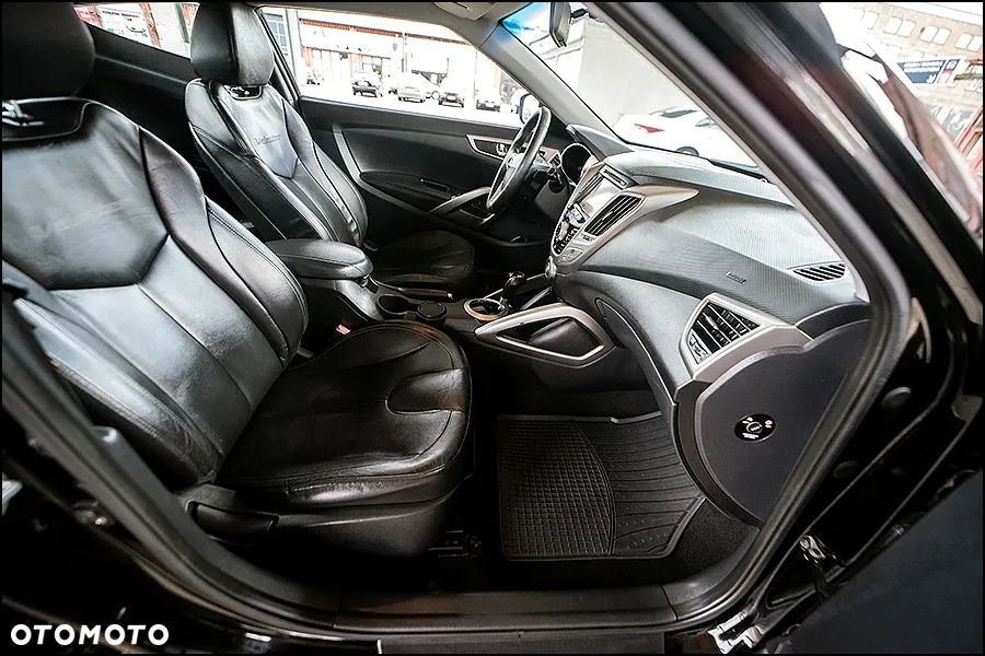 Hyundai Veloster - 35