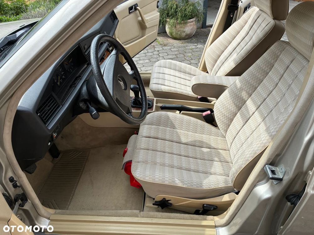 Mercedes-Benz W201 (190) - 4