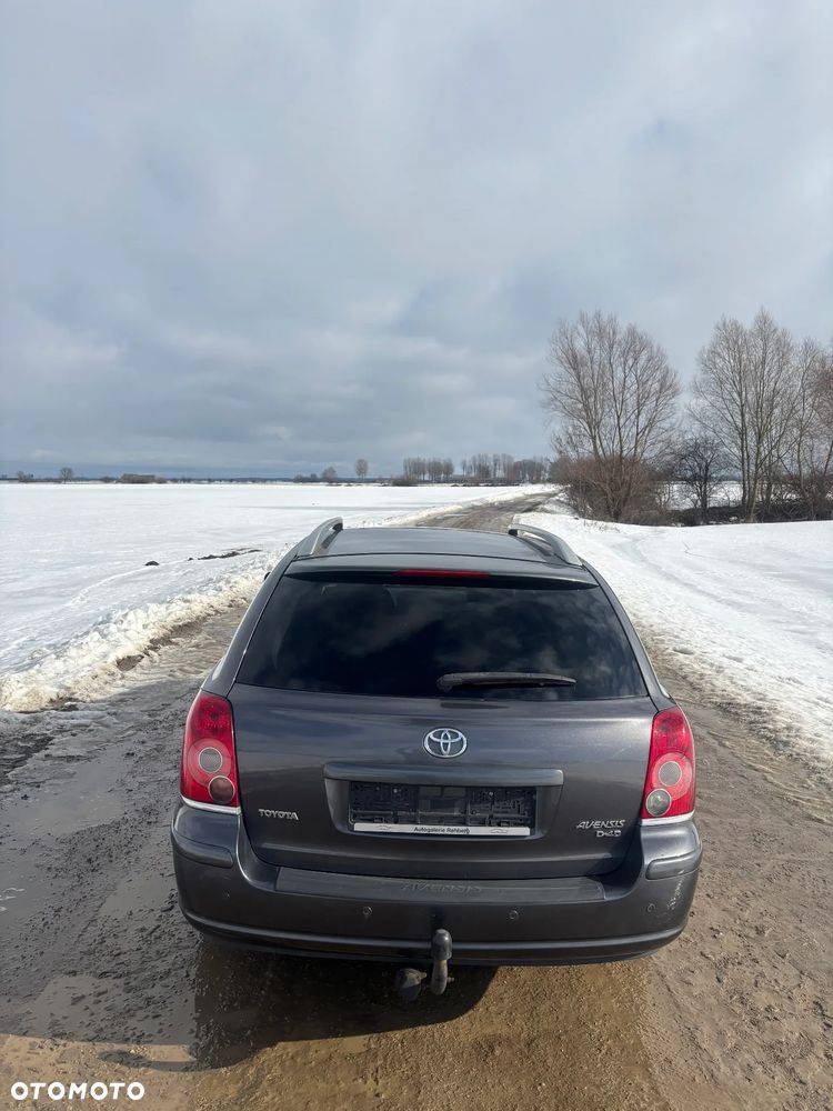 Toyota Avensis - 9