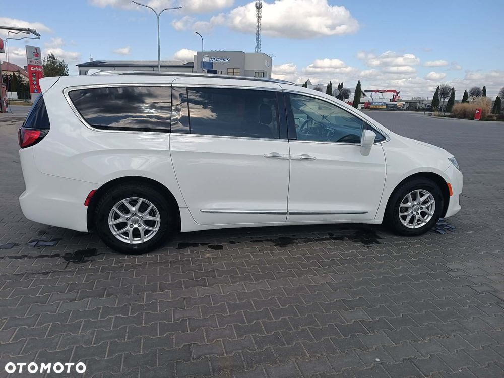 Chrysler Pacifica - 5