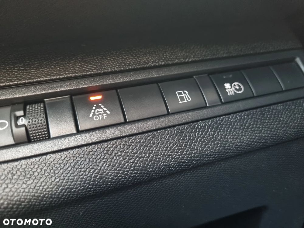 Peugeot 3008 1.6 PureTech Hybrid4 PHEV Allure S&S EAT8 - 29