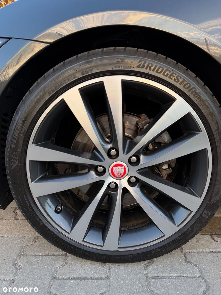 Jaguar XE 2.0 D Portfolio - 26