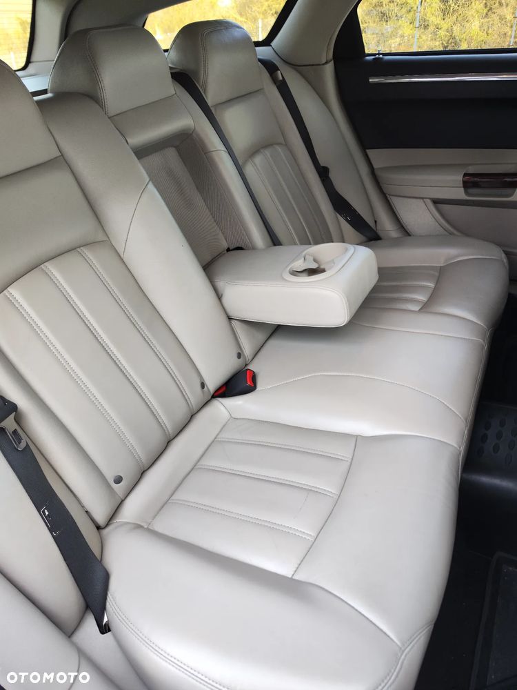 Chrysler 300C 3.5 V6 AWD - 8