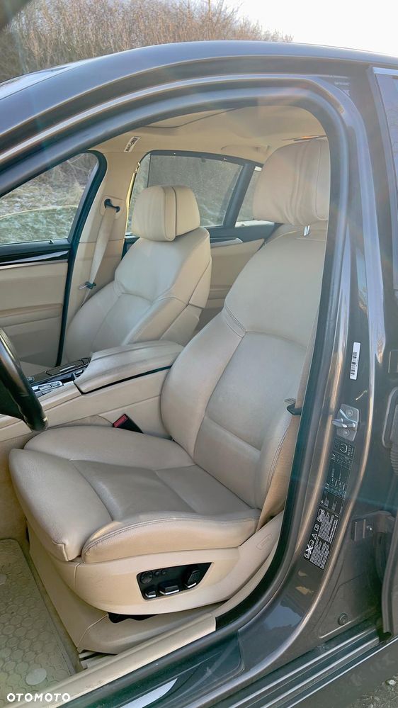 BMW Seria 5 525d xDrive - 7