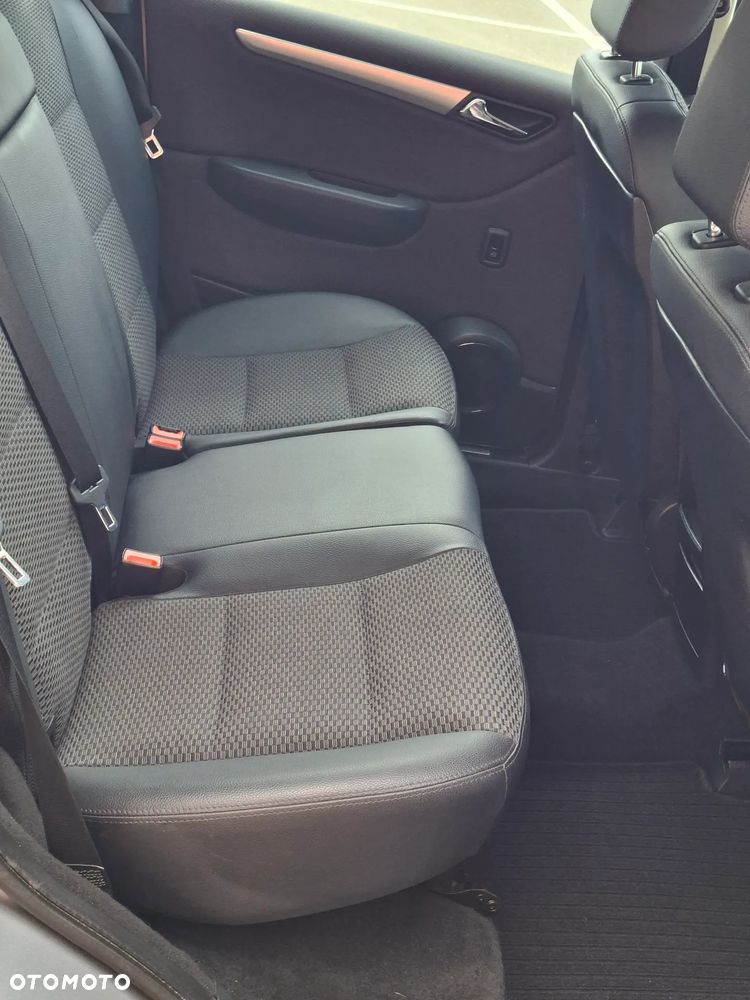 Mercedes-Benz Klasa B 180 BlueEFFICIENCY - 21