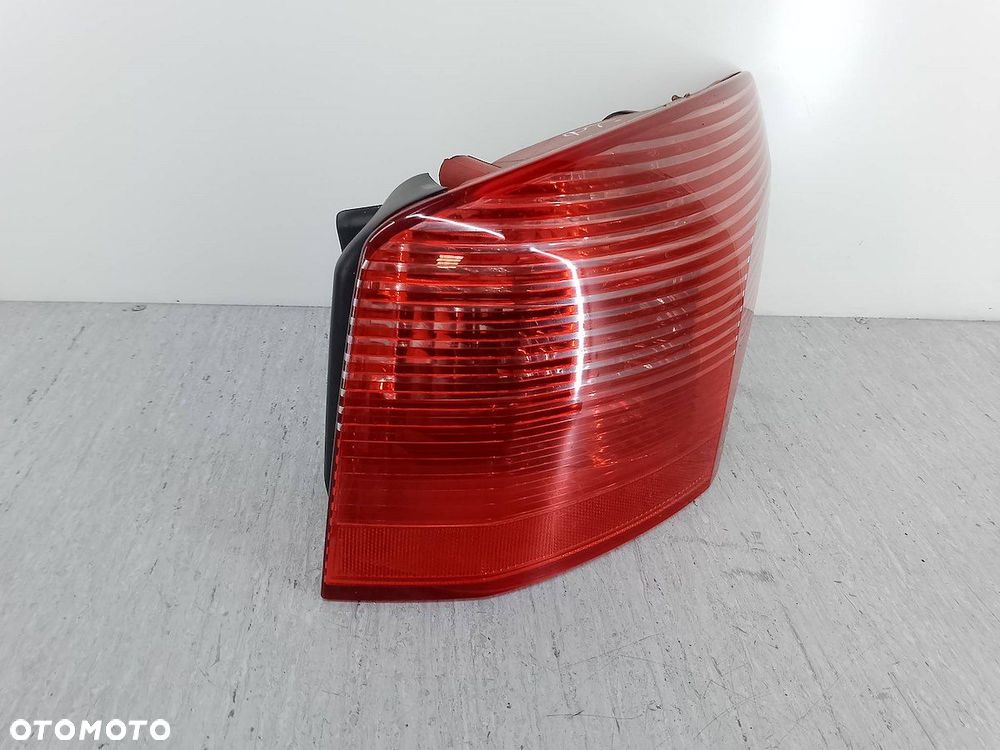 LAMPA TYLNA PRAWA PEUGEOT 407 KOMBI - 7