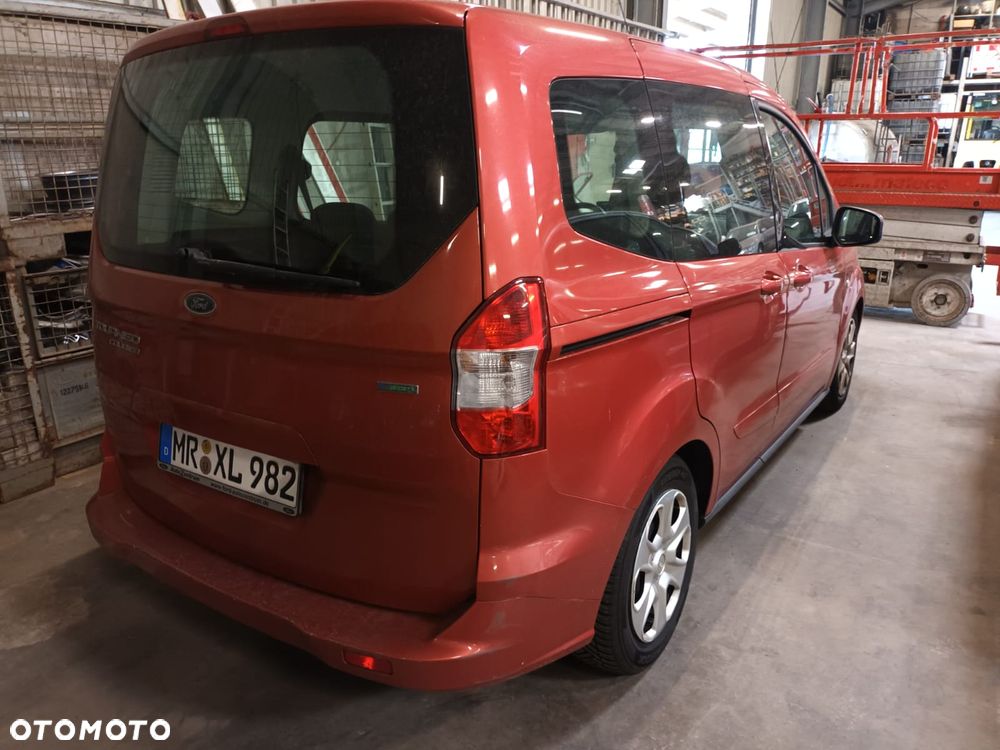 Ford Tourneo Courier - 32