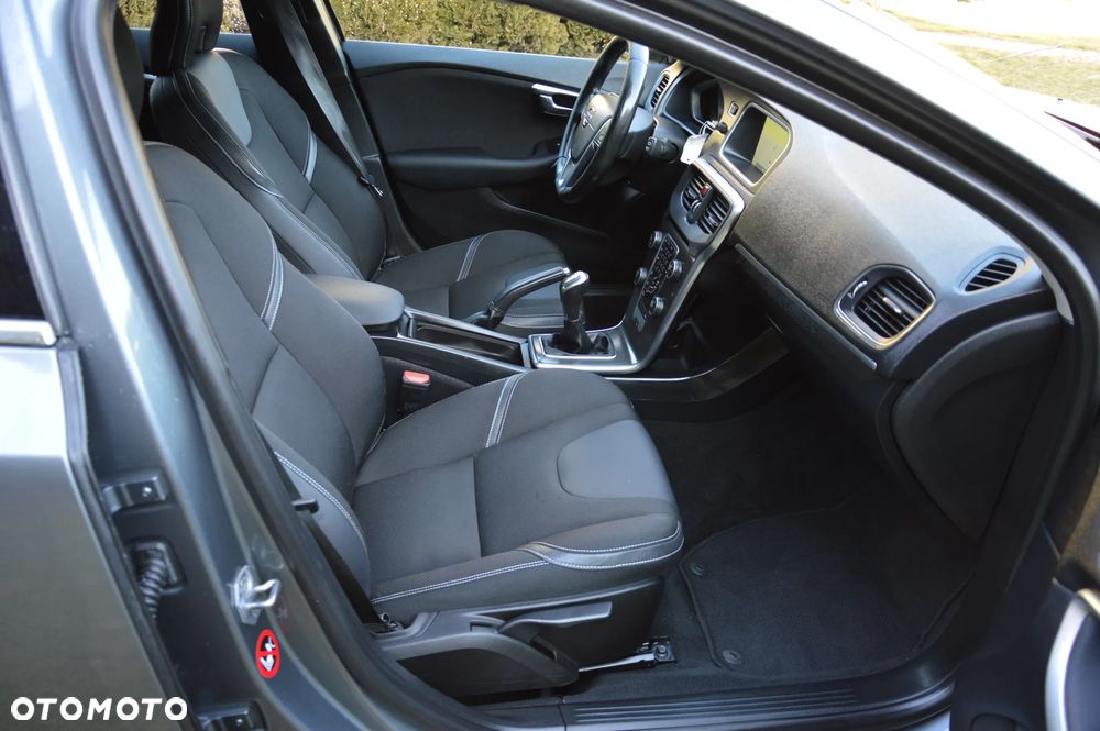 Volvo V40 - 23
