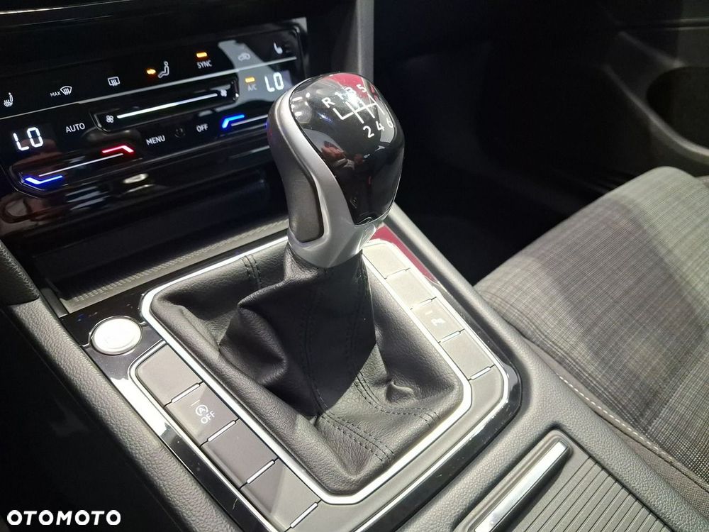 Volkswagen Passat - 30