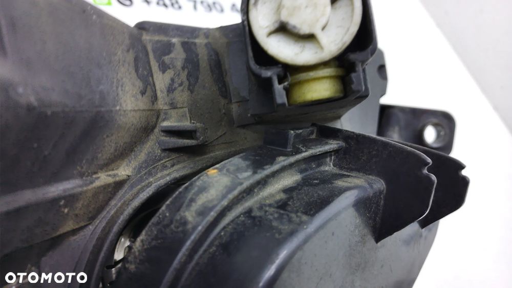 VW Passat B6 Lampa Przód Prawy  Reflektor EU XENON - 8