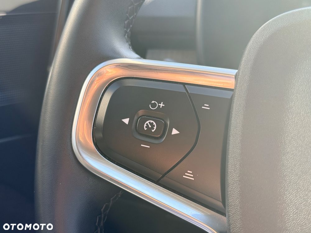 Volvo XC 40 - 25