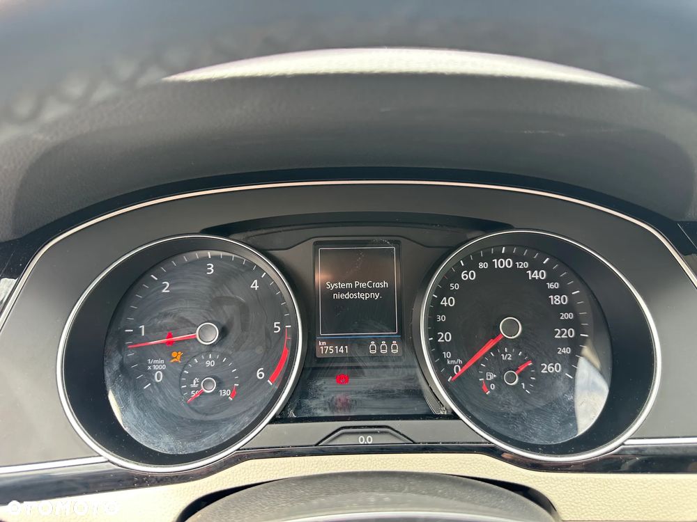 Volkswagen Passat - 14