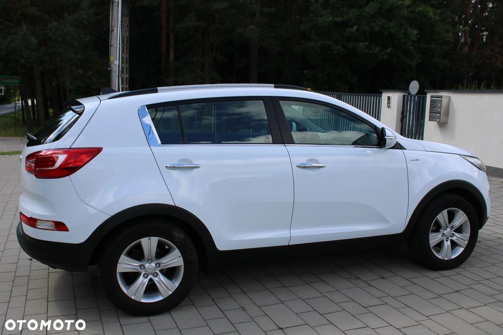 Kia Sportage 2.0 L - 11