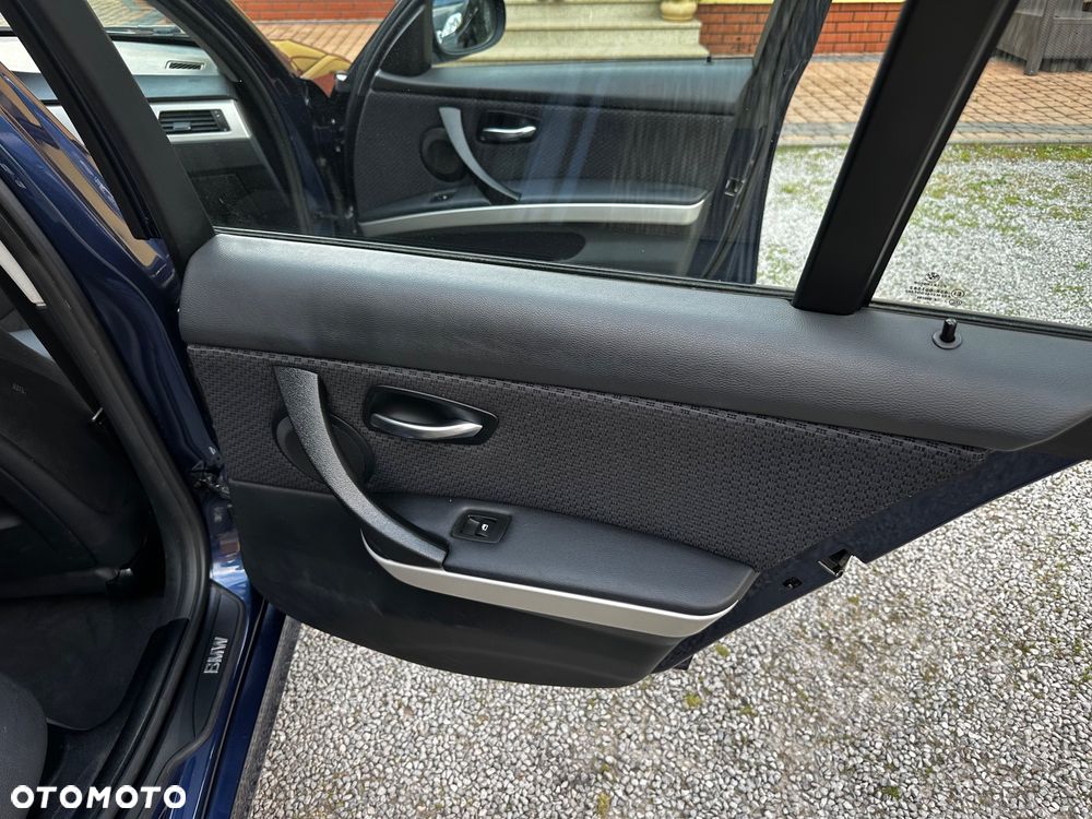 BMW Seria 3 - 33
