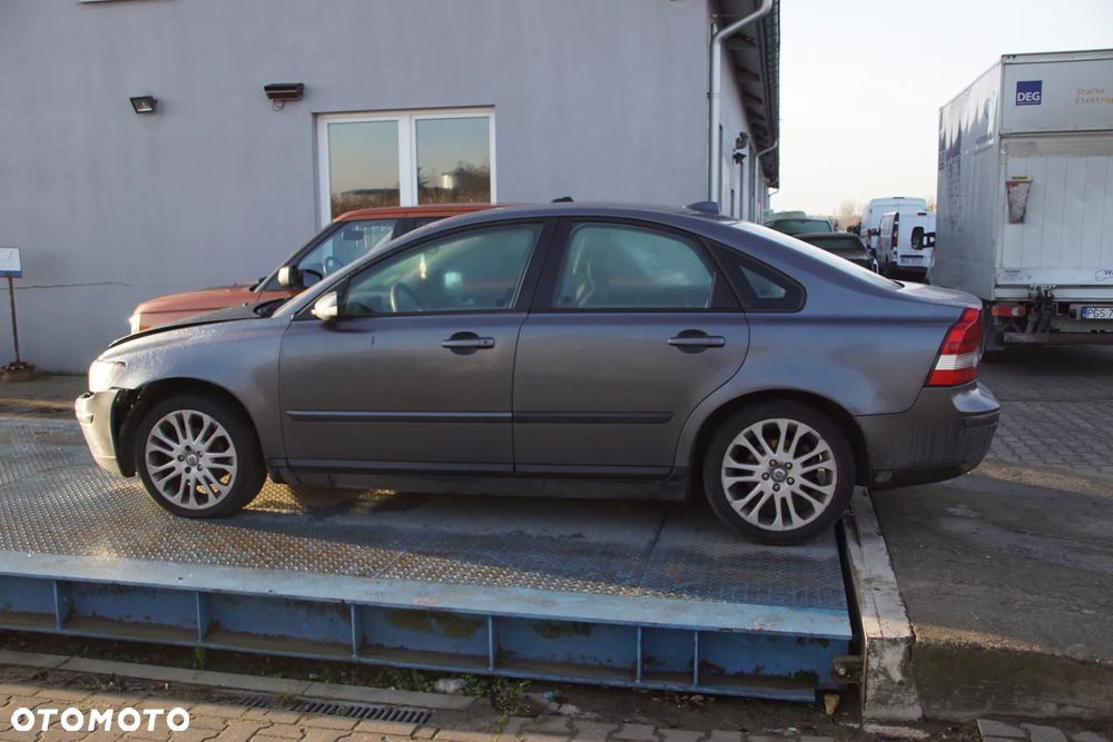 Auto na części - Volvo S40 II 1.6 D 109 KM D4164T MTX75 455 2006R Silnik Skrzynia Drzwi Błotnik Klapa Zderzak Lusterko Szyba Klamka Deska Kokpit Sterownik Moduł Czujnik Licznik Kierownica Wyświetlacz Panel - 7