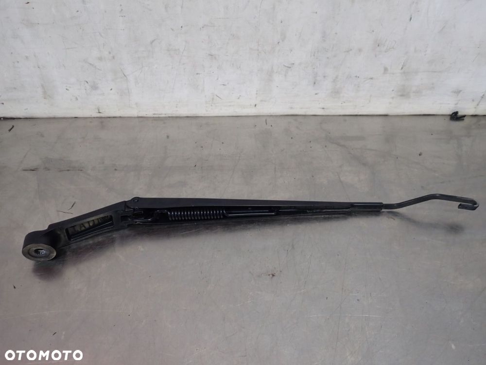 RAMIĘ WYCIERACZKI PRZÓD LEWE HYUNDAI I10 II - 2