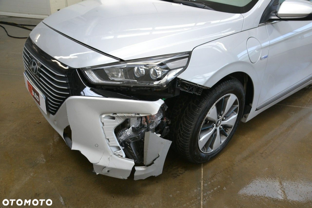 Hyundai IONIQ - 16