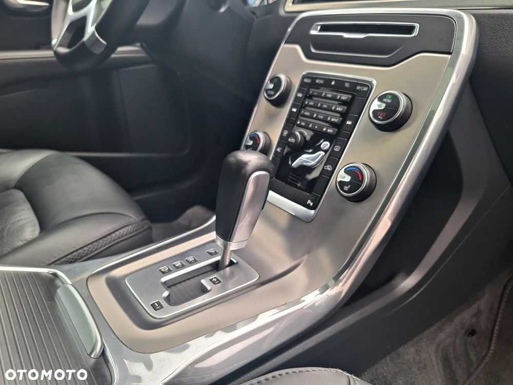 Volvo XC 70 D4 Geartronic Summum - 25