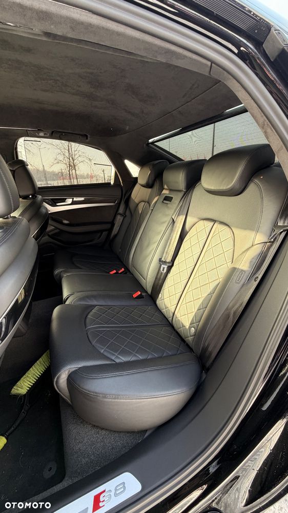 Audi S8 Plus - 9