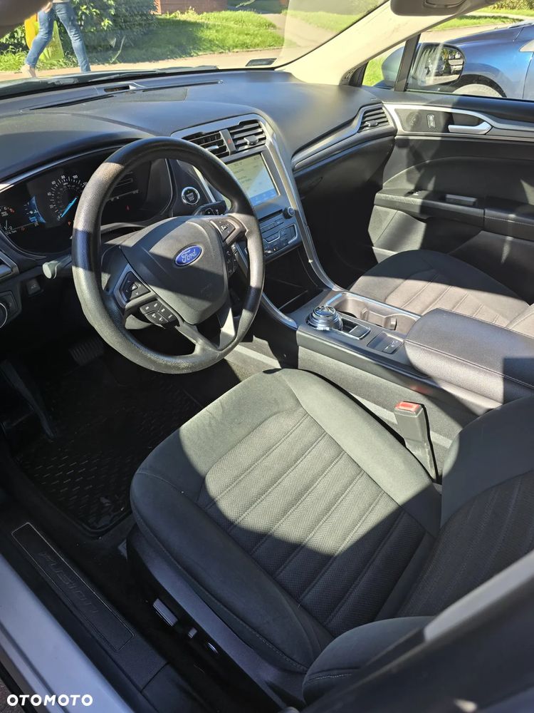 Ford Fusion - 8